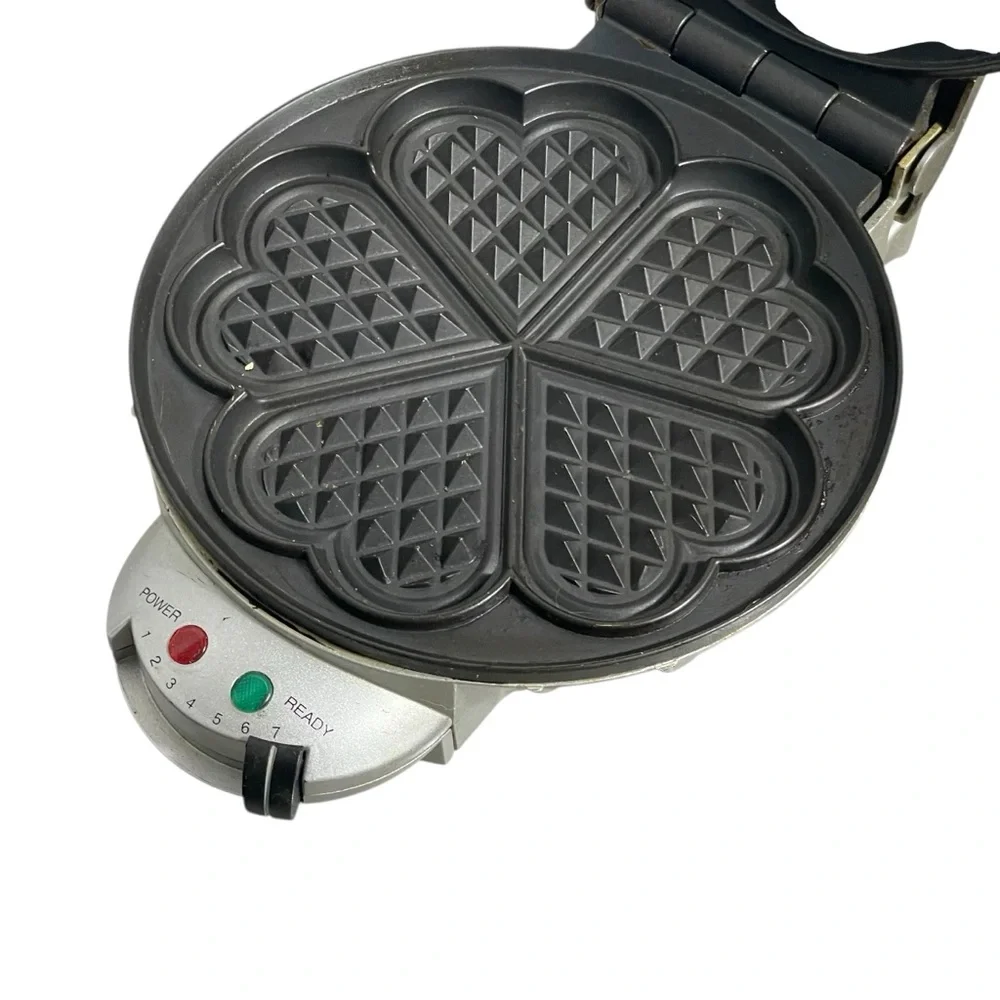 Vintage Villaware Model 2003 Iron Chrome Waffle Maker Hearts Made In USA Works